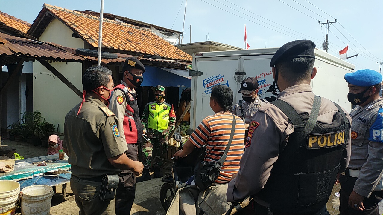 Patroli Gabungan AKB Di Brebes, Polri – TNI Dan Satpol PP Sisir Pasar ...