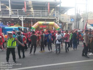 POLSEK BREBES AMANKAN GIAT FUNWALK HUT YOGYA MALL DENGAN PESERTA ±500 ORANG