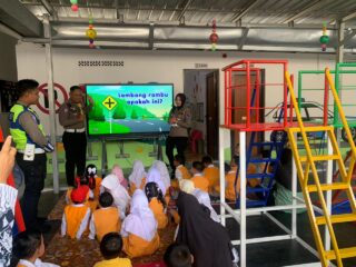 Satlantas Polres Brebes Gelar Program Polisi Sahabat Anak di TK Kemala Bhayangkari dalam Rangka Ops Zebra Candi 2025