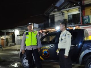 Polsek Larangan Intensifkan Patroli Malam Hari Guna Ciptakan Situasi Kamtibmas Yang Aman dan Kondusif