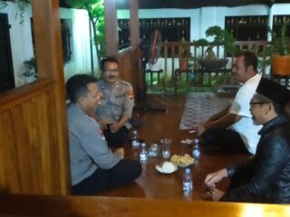Bhabinkamtibmas Polsek Losari Laksanakan Sambang dan Pembinaan Kamtibmas kepada Warga Desa Bojongsari