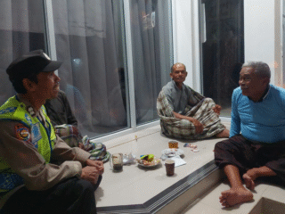 Polsek Wanasari Laksanakan Sambang dan Penggalangan Tokoh Masyarakat di Desa Kupu untuk Perkuat Sinergitas Kamtibmas