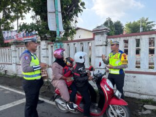 Operasi Keselamatan Candi 2026, Satlantas Polres Brebes Beri Reward bagi Pengendara Tertib