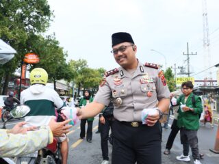Pererat Silaturahmi, Polres Brebes Gandeng Mahasiswa Bagikan Takjil dan Buka Puasa Bersama
