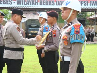 Polres Brebes Gelar Upacara PTDH, Satu Personel Resmi Diberhentikan