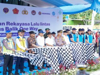Kapolri Lepas Flag Off One Way Nasional di G.T Kalikangkung, Urai Puncak Arus Balik Lebaran 2026