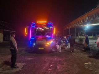 Polres Brebes Laksanakan Pengamanan Pemberangkatan Jamaah Calon Haji Kloter 5 Kabupaten Brebes Tahun 1447 H/2026 M